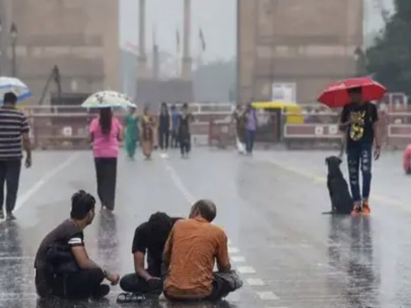 Delhi Alerted For 2 Days Rain. Winter Like 20 Degree Temperature. Full Cool Cool Mousham Coming.